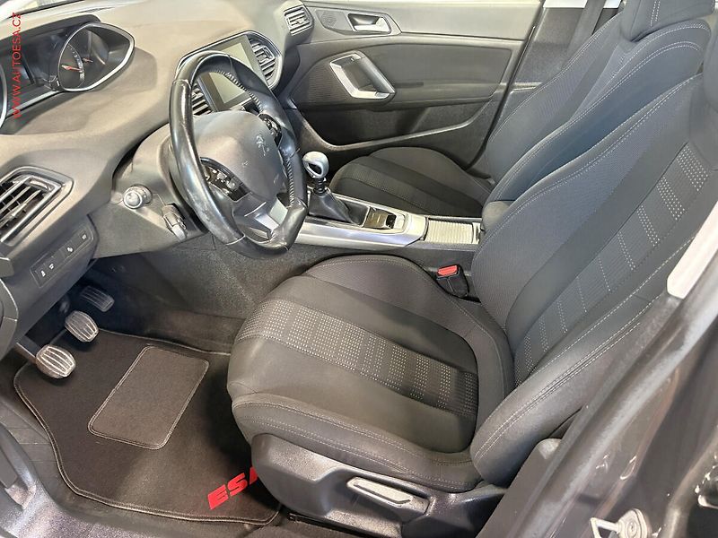 Peugeot 308 (2016) 2.0 HDi SW, 1.maj,ČR, Allure - fotka 9 z 17