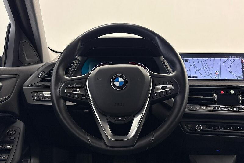BMW Řada 1 118i - fotka 9 z 14