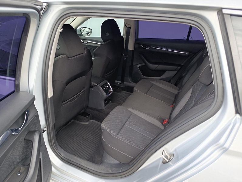 Škoda Octavia 2.0TDi 110kW DSG STYLE ČR - fotka 12 z 27