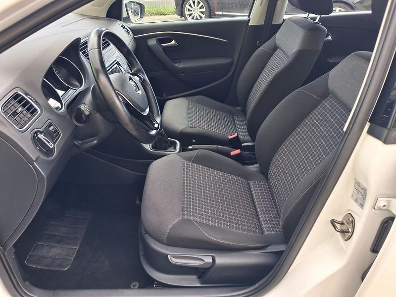Volkswagen Polo (2016) 1,0MPi POUZE 65t.km! VYHŘ.SED. - fotka 12 z 45
