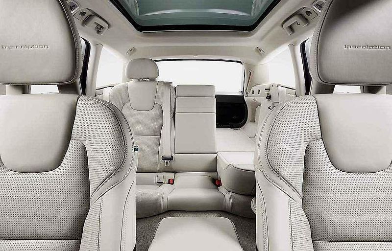 Volvo V90.