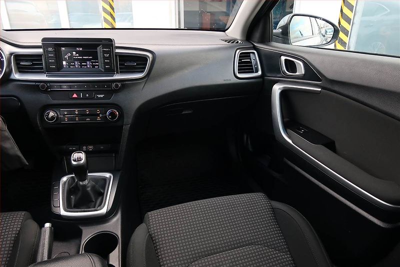 Kia Ceed (2019) 1.4 CVVT, Serv.kniha, Tempomat - fotka 8 z 17