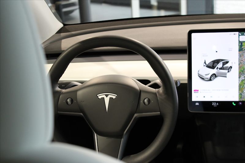 Tesla Model Y Long Range Dual Motor AWD Tažn - fotka 14 z 26