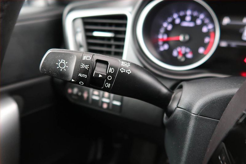 Kia Ceed (2021) 1.5 T-GDI - fotka 19 z 21