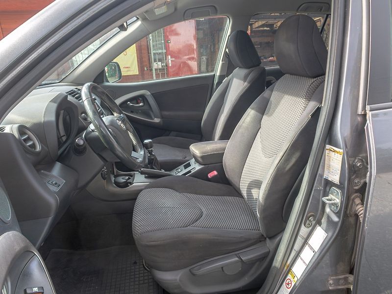 Toyota RAV4 (2009) ČR 2.0D 116KW 4x4 – TAŽNÝ - fotka 15 z 47