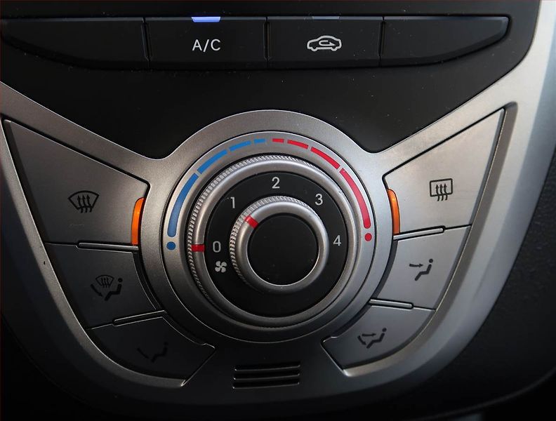 Hyundai ix20 (2014) 1.4 CVVT, LPG, ČR,1.maj - fotka 15 z 16