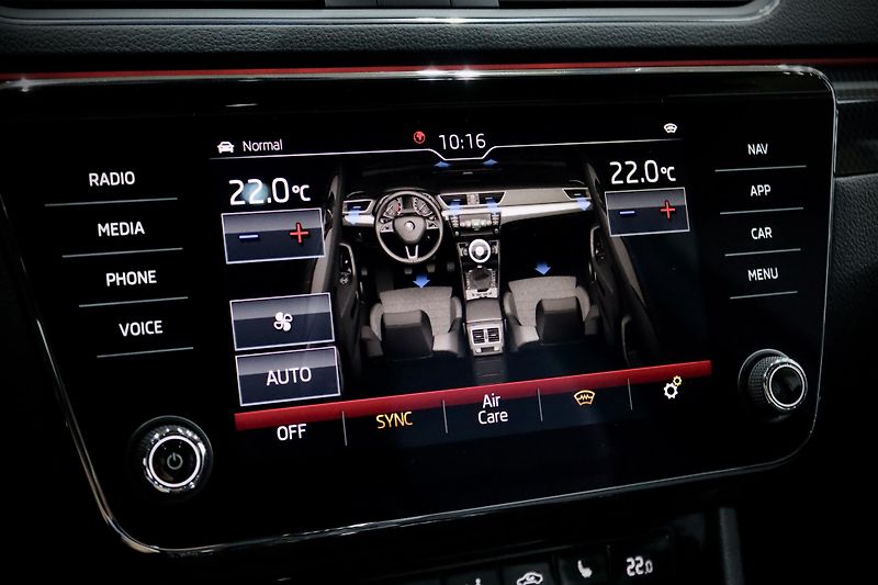 Škoda Superb 3 2.0 TSI 162 kW DSG Sportline - fotka 39 z 48