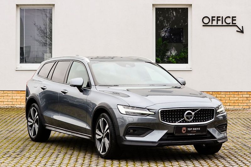 Volvo V60 CC/B4/AWD/Momen/TažZ/H&K/Ihned - fotka 3 z 24
