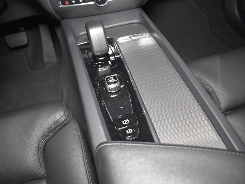 Volvo S60 2,0 B5 AWD Ultimate Panorama - fotka 13 z 23