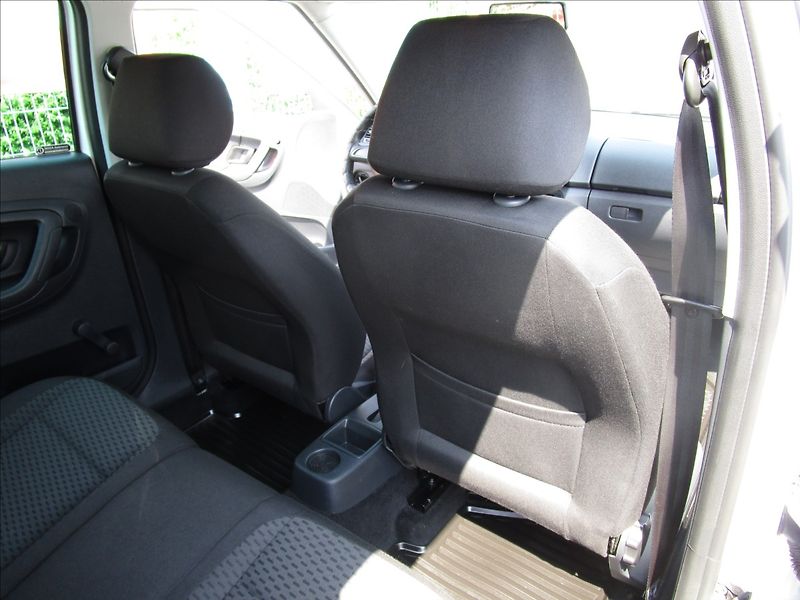 Škoda Fabia Combi 1.2i 12V Ambiente, Klima - fotka 22 z 41