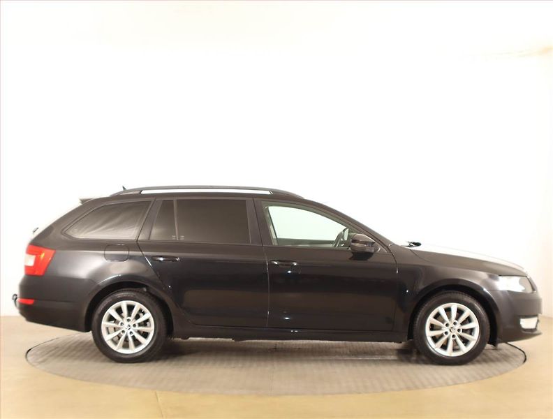 Škoda Octavia (2015) 2.0 TDI, Navi, Tempomat - fotka 6 z 16