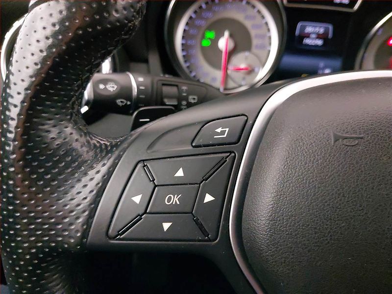 Mercedes-Benz GLA (2014) 220 CDI 4MATIC, 4X4 - fotka 19 z 24