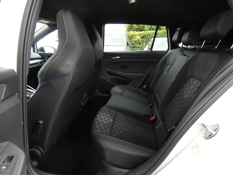Volkswagen Golf Variant R-Line People 2,0 TDI - fotka 24 z 30