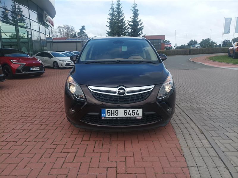 Opel Zafira 1,4 Turbo Cosmo - fotka 6 z 19