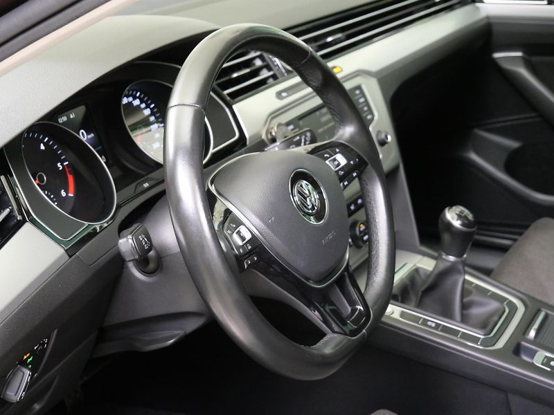 Volkswagen Passat - fotka 14 z 25