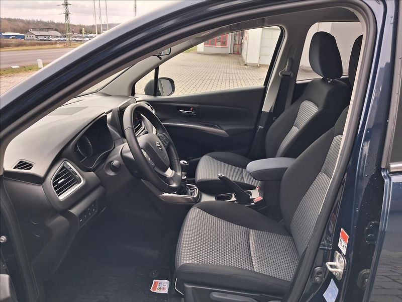 Suzuki SX4 1,4 MHEV Premium - fotka 11 z 19
