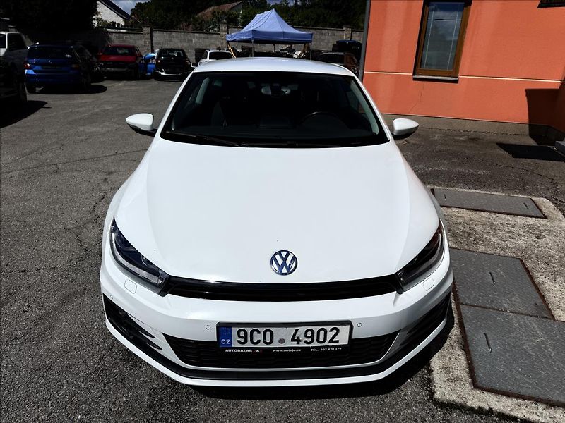 Volkswagen Scirocco 2,0 TSi DSG - fotka 2 z 24