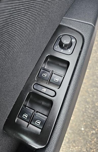 Škoda Superb 2.0 TDI 103kW,SENZORY,SERVISKA - fotka 31 z 53