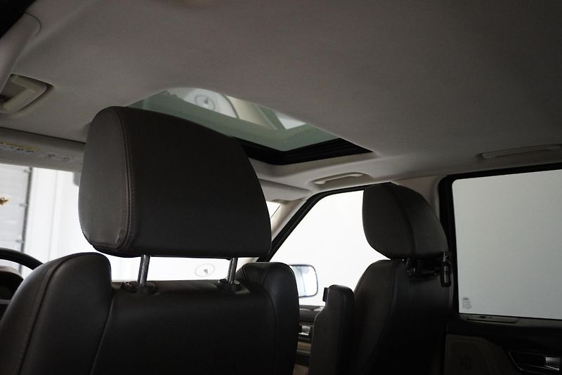 Land Rover Range Rover Sport 3,0 TDV6 4WD AUTOMAT - fotka 29 z 39