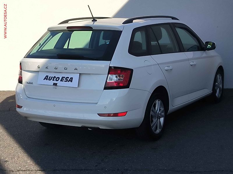 Škoda Fabia (2022) 1.0TSi, 1.maj,ČR, Ambition - fotka 4 z 20