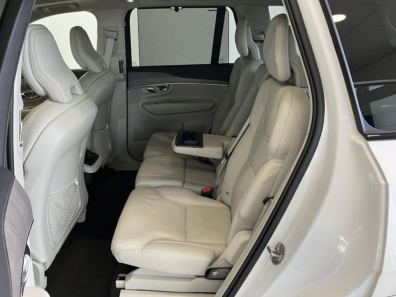 Volvo XC90 B5 AWD Ice Line Plus Dark AT8 - fotka 17 z 50