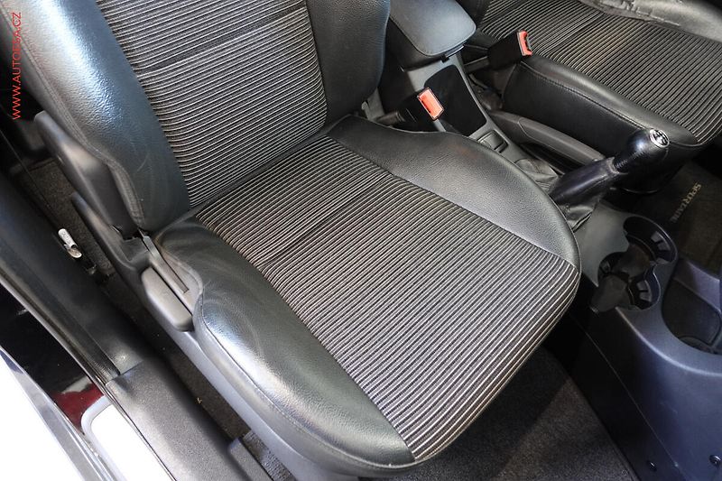 Kia Sportage (2005) 2.0i 4x4, AC, temp, tažné - fotka 12 z 20