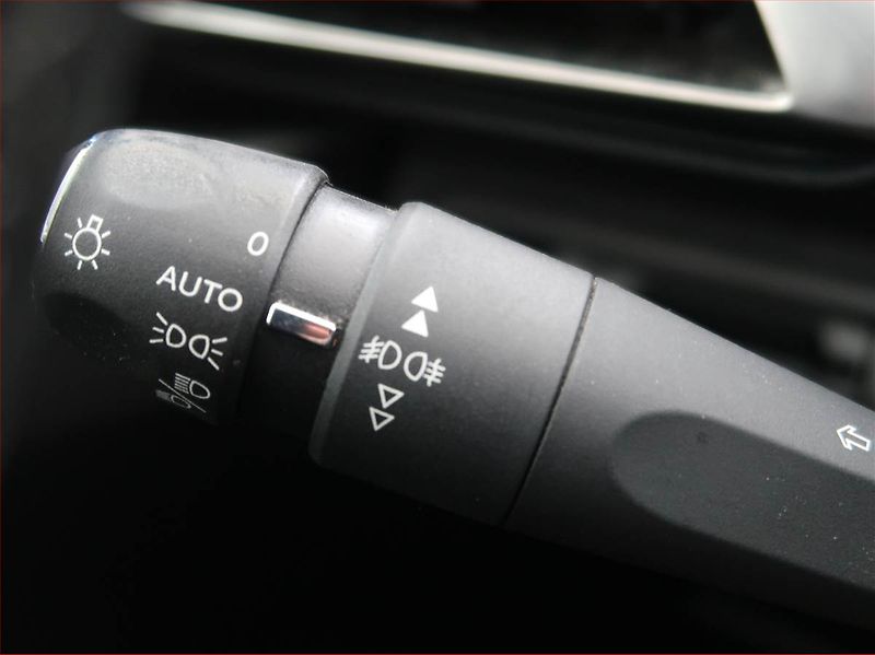 Peugeot 5008 (2019) Allure PureTech 130, 7 míst - fotka 18 z 22