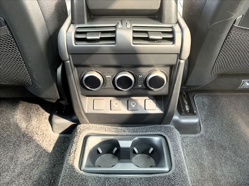 Land Rover Defender (2026) 130 D350 X AWD / 7 MÍST* - fotka 22 z 59