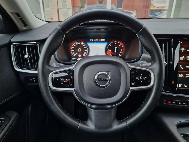 Volvo V90 D4 AWD Cross Country,ČR,1.Maj - fotka 21 z 50