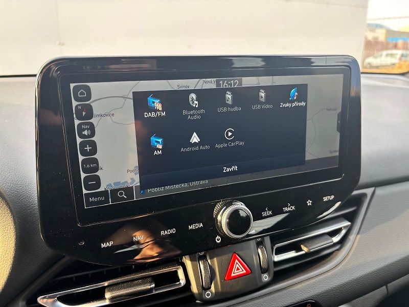 Hyundai i30 1.5 T-GDI MHEV DCT N-Line - fotka 19 z 29
