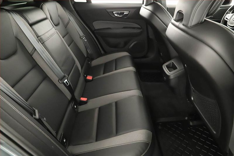 Volvo V60 (2021) R-Design B4 - fotka 9 z 29