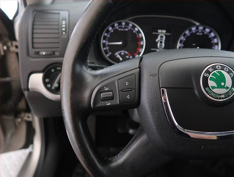 Škoda Octavia (2008) 1.9 TDI, Serv.kniha, Tempomat - fotka 15 z 20