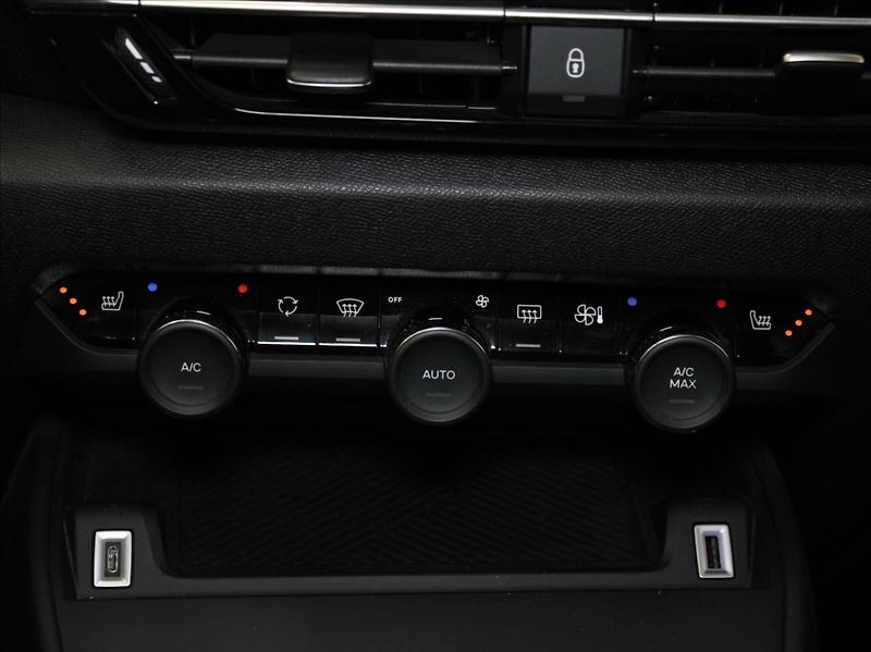 Citroën ë-C4 0,1 46kWh Shine NAVI Záruka ČR - fotka 16 z 23