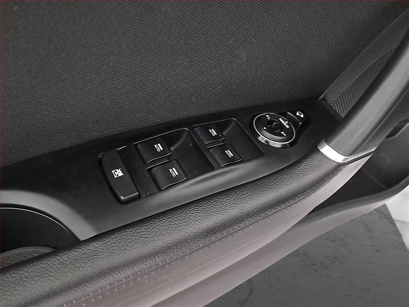Hyundai i40 (2018) 1.7 CRDi, ČR,1.maj, Navi - fotka 15 z 19