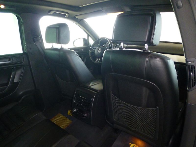 Volkswagen Touareg (2011) 3,0TDI*NAV*PANORAMA*TAŽNÉ 3,5T - fotka 28 z 33