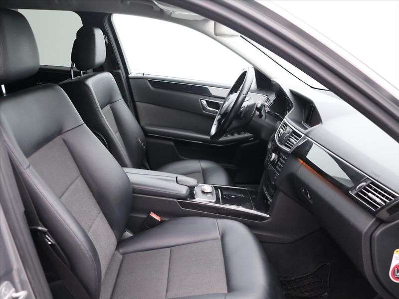 Mercedes-Benz Třídy E 3,0 350CDI 170kW Avantgarde - fotka 15 z 40