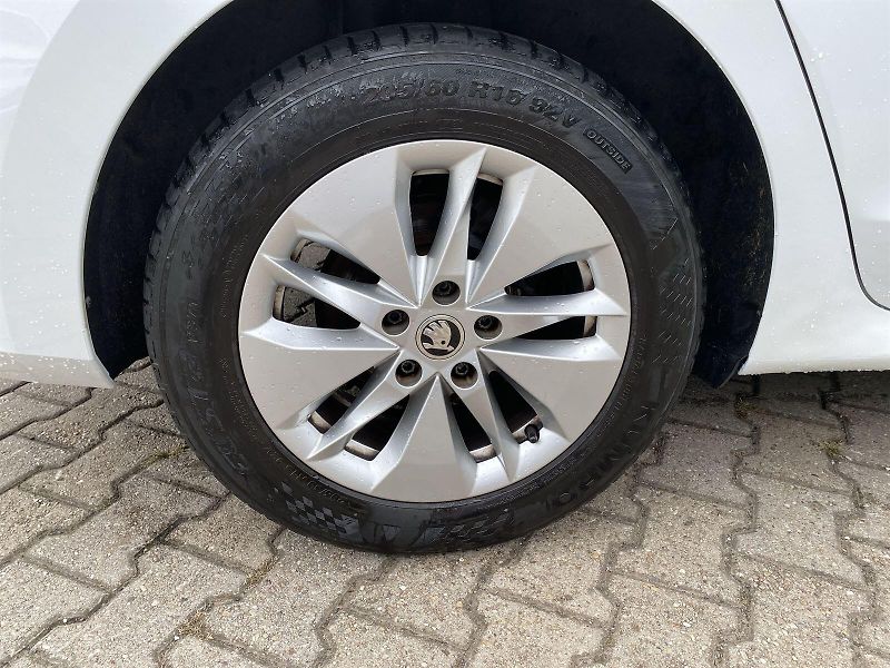 Škoda Octavia (2022) Combi 2.0 TDI DSG Ambition - fotka 29 z 33