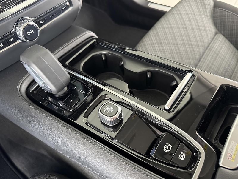 Volvo V60 T6 AWD Recharge*REZERVACE! - fotka 26 z 38