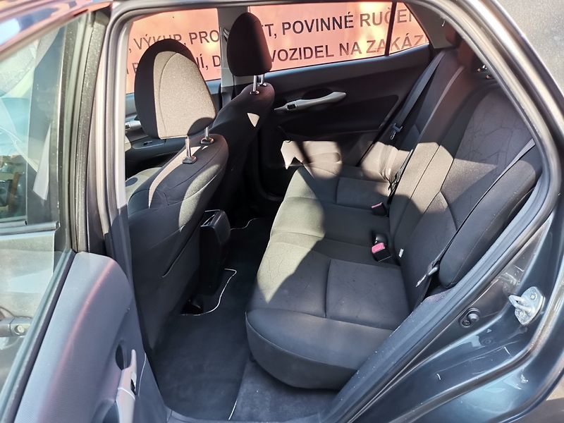 Toyota Auris (2009) 1.4VVTi 74kw ČR 5dv. Klima PDC - fotka 18 z 26