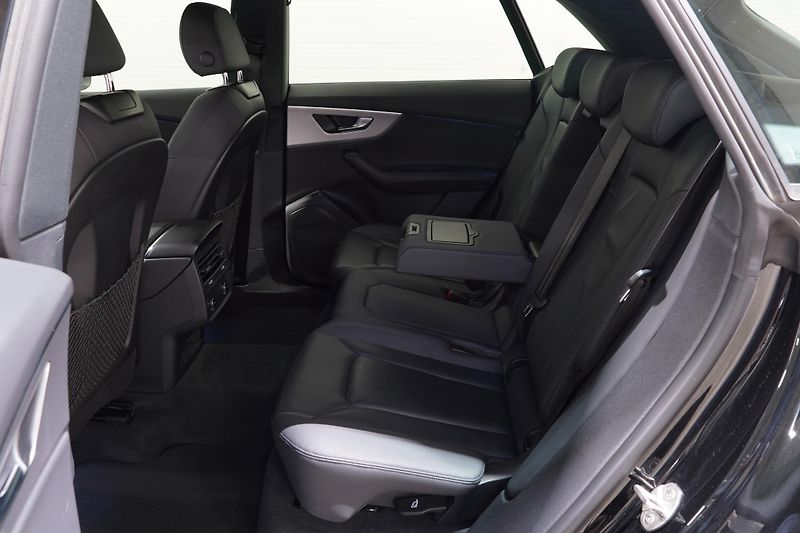 Audi Q8 55 TFSI,ČR,DPH,ZÁRUKA 2028 - fotka 22 z 33