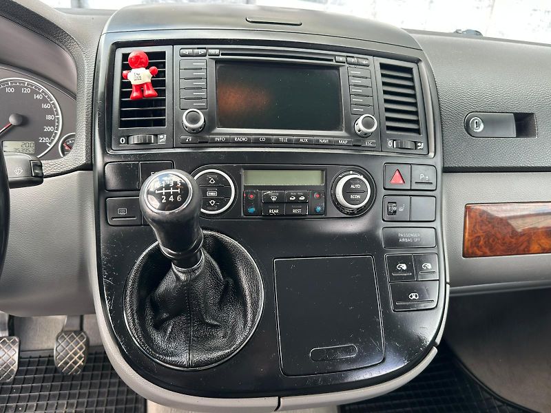 Volkswagen Multivan (2006) 2.5TDi, 128KW, HIGHLINE - fotka 14 z 26