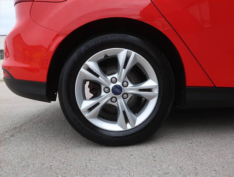 Ford Focus (2014) Trend Sport 1.0 EcoBoost - fotka 14 z 16