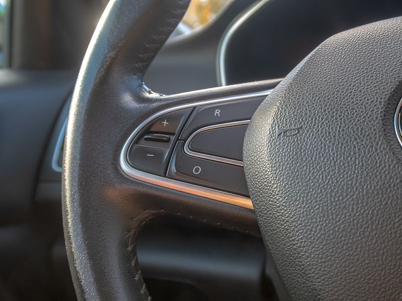Renault Mégane (2020) 1.4i 75KW - zelená VALENCIA - fotka 16 z 45