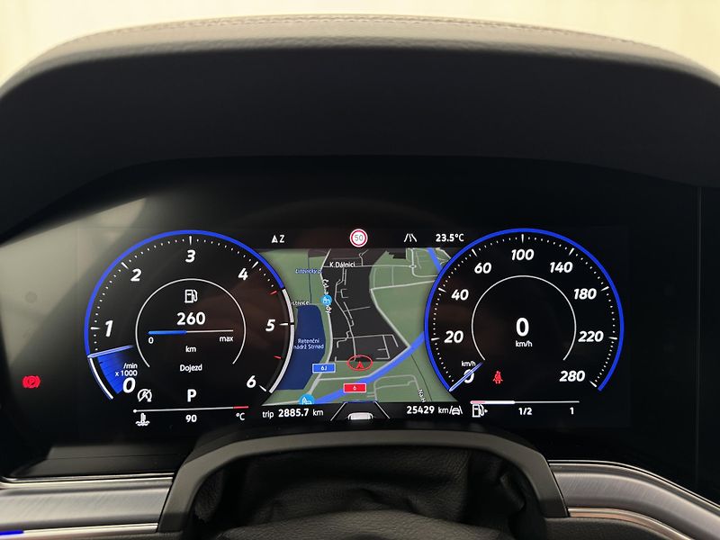 Volkswagen Touareg 3.0Tdi*1-MAJ*DPH*R-LINE*HUD* - fotka 23 z 49