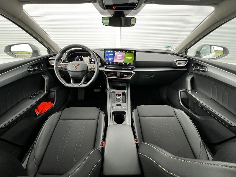 Cupra Leon ST 2.0TDI 110kW DSG 1.Maj DPH - fotka 7 z 25