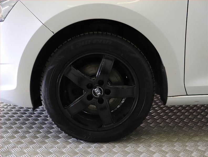 Škoda Rapid (2015) Spaceback 1.2 TSI, Tempomat - fotka 15 z 22