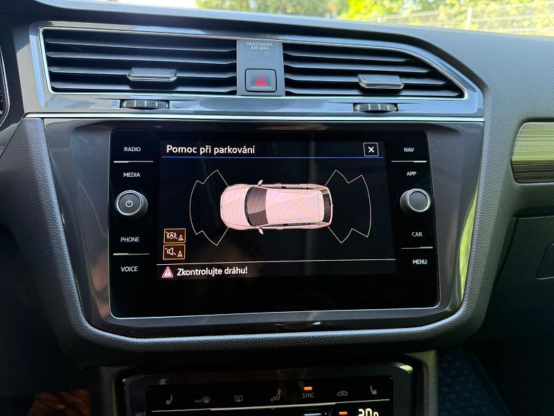 Volkswagen Tiguan Elegance 2.0TDI 147 kW DSG 4x4 - fotka 16 z 25