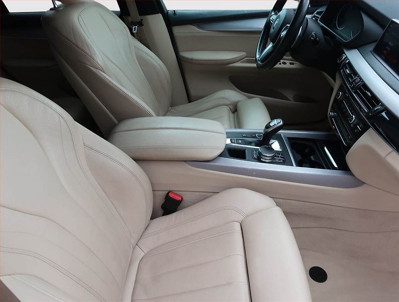 BMW X5 (2018) M Paket xDrive40d - fotka 9 z 14