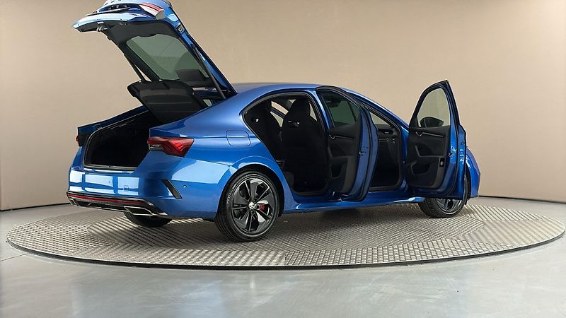 Škoda Octavia 2.0 TSI DSG RS - fotka 6 z 27