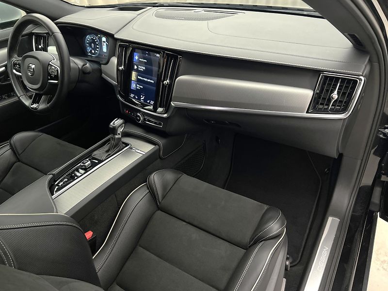 Volvo S90 D5 AWD R-DESIGN AUT - fotka 21 z 41